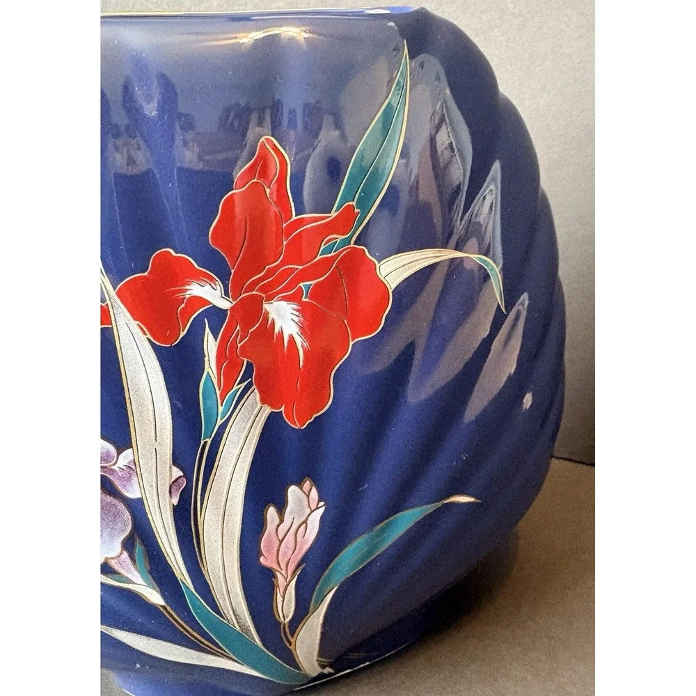 Vintage Japan Fine China Shell Clam Scallop Vase Blue w/ Iris Flowers Gold‎ Trim